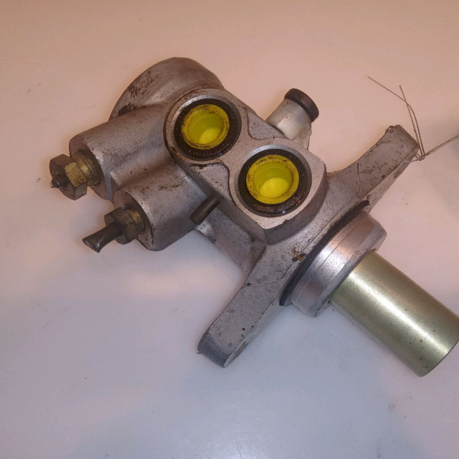 Maitre cylindre occasion FORD FIESTA V Phase 1 09-2002->10-2005 1.4i 1735964 1