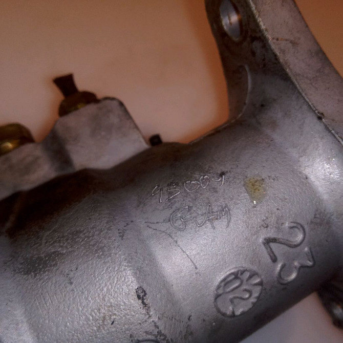 Maitre cylindre occasion FORD FIESTA V Phase 1 09-2002->10-2005 1.4i 1735964 3