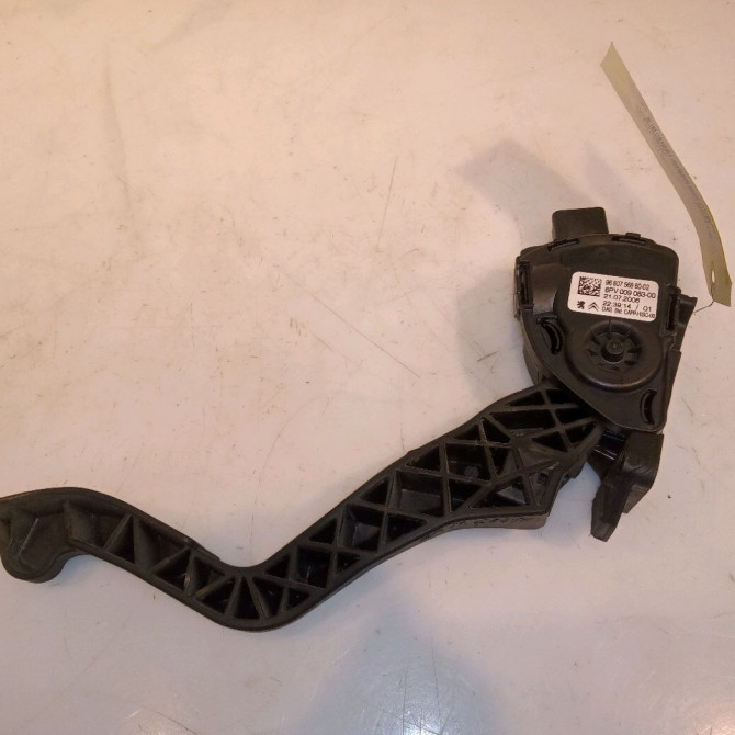 Potentiometre accelerateur occasion PEUGEOT 207 Phase 1 04-2006->06-2013 1.6 HDI 16v 90ch 2