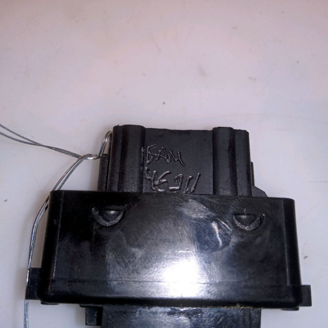 Commande lève-glace porte avant droite occasion CITROEN BERLINGO II Phase 1 05-2008->01-2012 1.6 HDI 16v 90ch 6490HQ 3