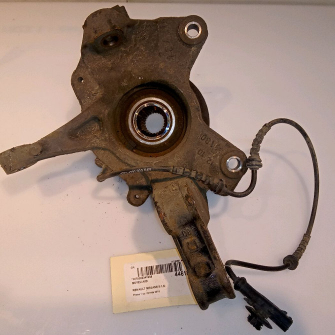 Moyeu avd occasion RENAULT MEGANE III Phase 1 11-2008->01-2012 1.6i 16v 110ch 402020009R 2
