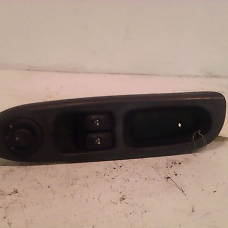Commande lève-glace porte avant gauche occasion RENAULT CLIO II Phase 1 03-1998->06-2001 7700429998