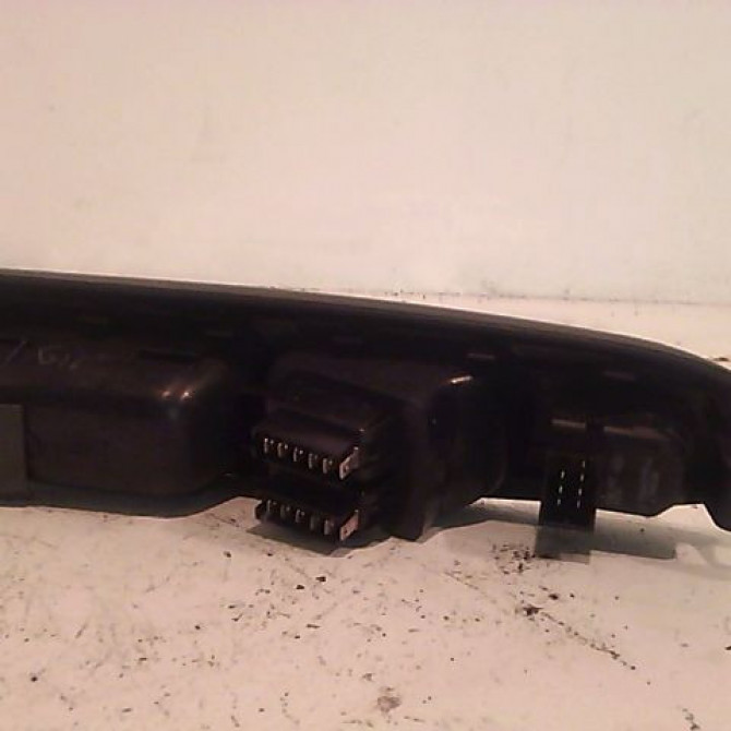 Commande lève-glace porte avant gauche occasion RENAULT CLIO II Phase 1 03-1998->06-2001 7700429998 2