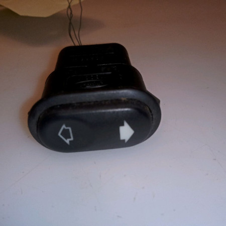 Commande lève-glace porte avant gauche occasion FORD FIESTA III Phase 2 01-1994->10-1996 1.8 D