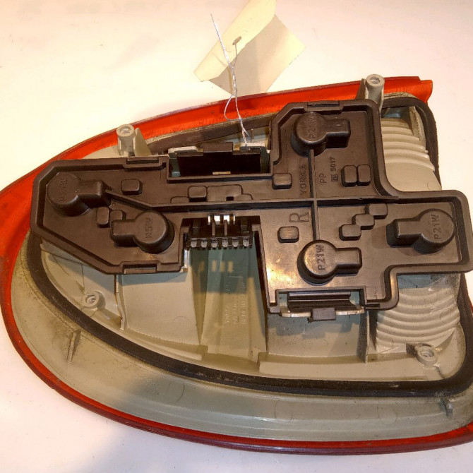 Feu arrière droit occasion FORD FIESTA III Phase 2 01-1994->10-1996 1.8 D 2