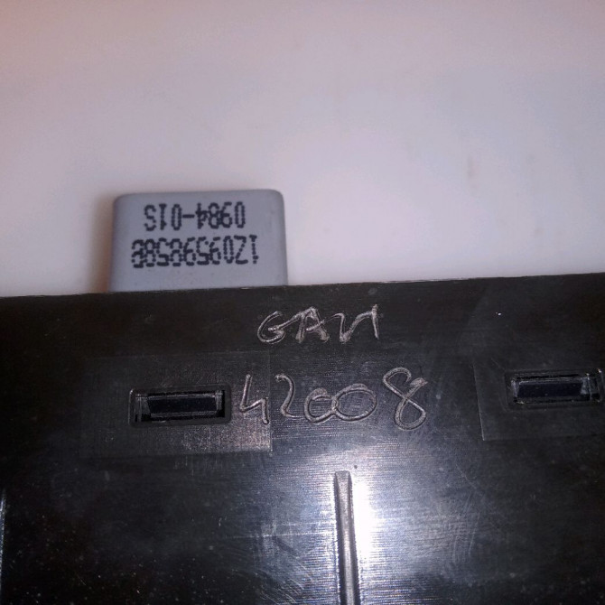 Commande lève-glace porte avant gauche occasion SKODA YETI 3