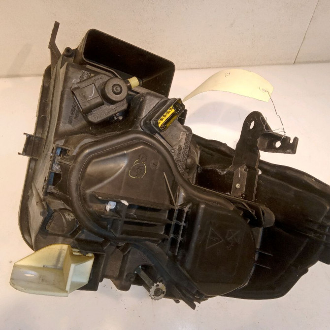 Phare gauche occasion RENAULT VELSATIS 7701051091 2