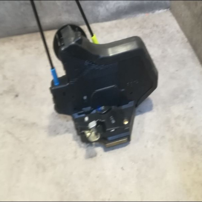 Serrure porte arg occasion TOYOTA AVENSIS I Phase 2 09-2000->05-2003 2.0 D-4D 6906002101 2