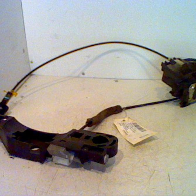 Serrure porte arg occasion RENAULT CLIO III Phase 1 09-2005->03-2009 1.4i 16v 100ch 8200300128 1