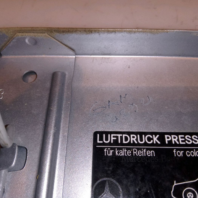 Volet de trappe carburant occasion MERCEDES CLASSE C II Phase 2 03-2004->06-2007 C 200 CDi 2037500806 3