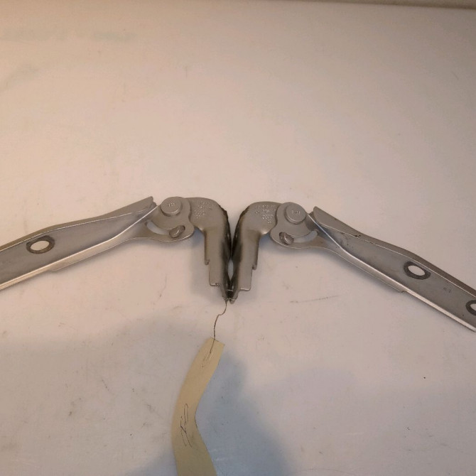 Compas d capot occasion  8P0823302 3