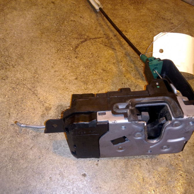 Serrure porte avg occasion OPEL ZAFIRA II Phase 2 01-2008->12-2014 13220371 2