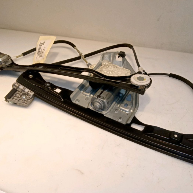 Mecanisme + moteur lève-glace avant droit occasion MERCEDES CLASSE C II Phase 2 03-2004->06-2007 C 200 CDi 2037204046 1