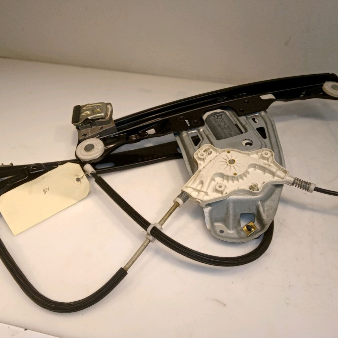 Mecanisme + moteur lève-glace avant droit occasion MERCEDES CLASSE C II Phase 2 03-2004->06-2007 C 200 CDi 2037204046 2