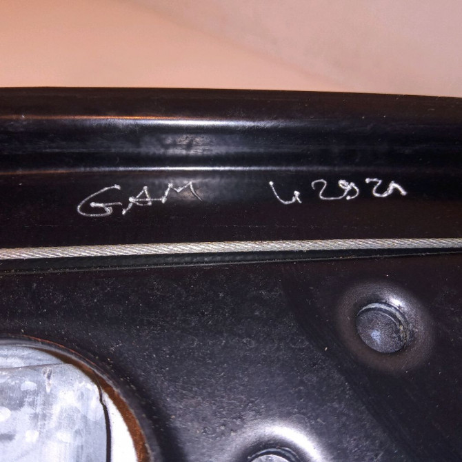 Mecanisme + moteur lève-glace avant droit occasion MERCEDES CLASSE C II Phase 2 03-2004->06-2007 C 200 CDi 2037204046 3