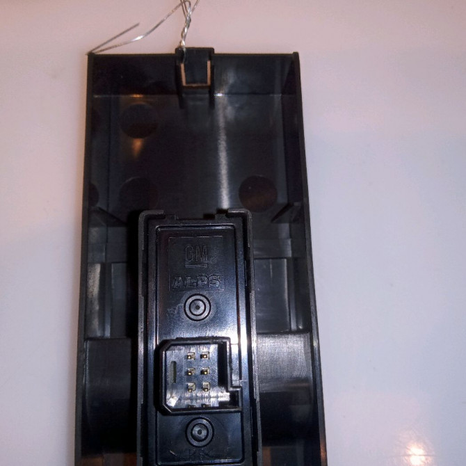 Commande lève-glace porte avant droite occasion OPEL ASTRA III ASTRA III Phase 1 2004-04-01->2006-12-31 1.9 CDTI 120ch 13228881 3