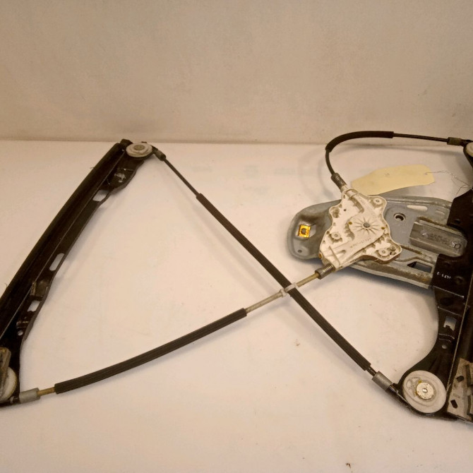 Mecanisme+moteur leve-glace avg occasion MERCEDES CLASSE C COUPE SPORT II Phase 1 03-2001->03-2004 2037203946 2