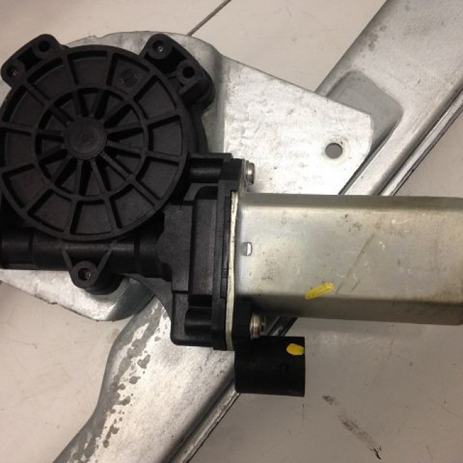 Mecanisme + moteur lève-glace avant droit occasion DACIA SANDERO I Phase 1 06-2008->10-2012 8200733828 2