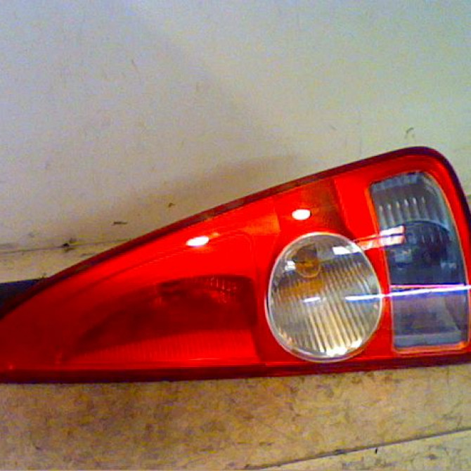 Feu arrière droit occasion RENAULT ESPACE IV Phase 1 09-2002->03-2006 3.0 DCI 8200027152 1