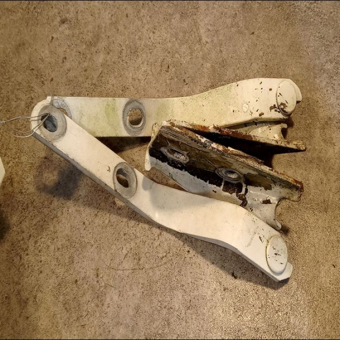 Compas d capot occasion VOLKSWAGEN GOLF III Phase 1 01-1992->12-1997 1.4i 60ch 1H0823302A 1