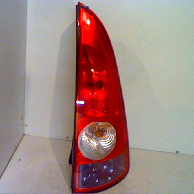 Feu arrière droit occasion RENAULT ESPACE IV Phase 1 09-2002->03-2006 2.2 DCI 8200027152 1