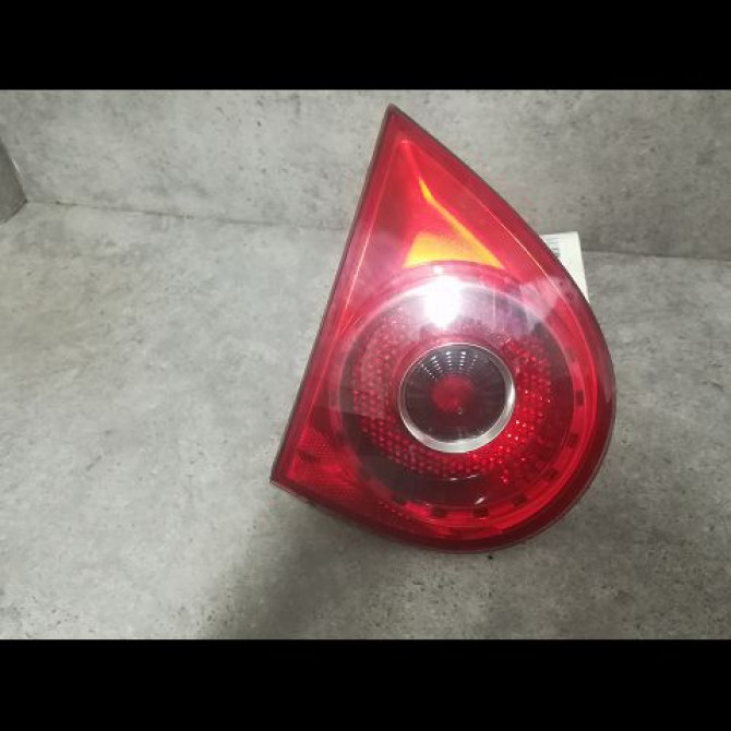 Feu arrière interieur gauche occasion VOLKSWAGEN GOLF V Phase 1 11-2003->10-2008 2.0 TDI 140ch 1K6945093K 1