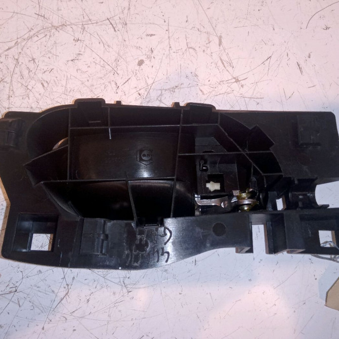 Poignee int porte arg occasion PEUGEOT 208 208 Phase 1 2012-03-01->2015-09-30 1.2 VTI 82ch 2