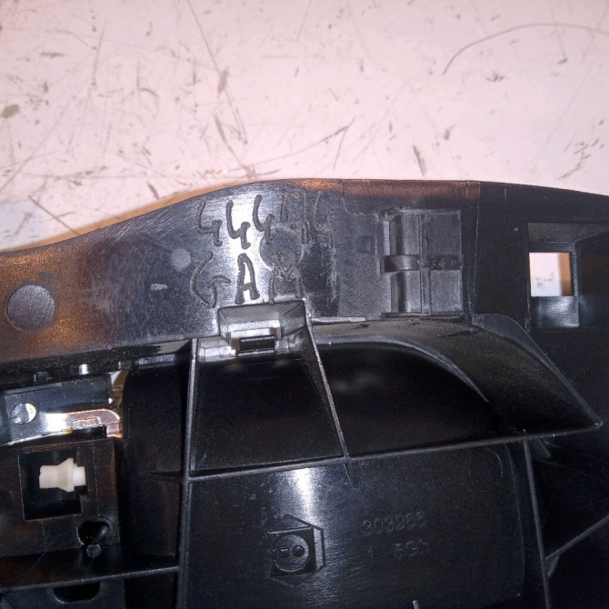 Poignee int porte arg occasion PEUGEOT 208 208 Phase 1 2012-03-01->2015-09-30 1.2 VTI 82ch 3