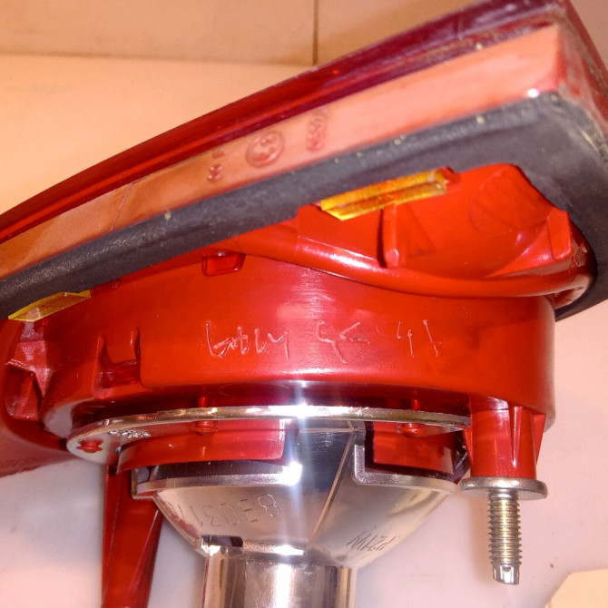 Feu arrière interieur gauche occasion VOLKSWAGEN GOLF V Phase 1 11-2003->10-2008 1.9 TDI 90ch 1K6945093K 3