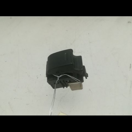 Commande lève-glace porte avant droite occasion TOYOTA YARIS I Phase 1 04-1999->03-2003 1.0