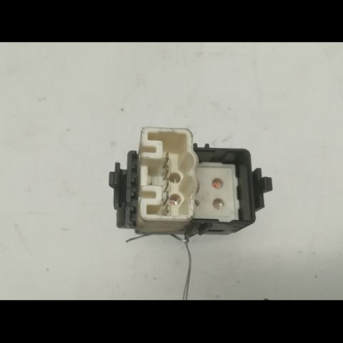 Commande lève-glace porte avant droite occasion TOYOTA YARIS I Phase 1 04-1999->03-2003 1.0 2