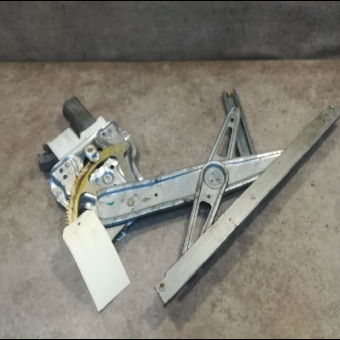 Mecanisme+moteur leve-glace avg occasion TOYOTA AVENSIS I Phase 2 09-2000->05-2003 2.0 D-4D 6982005050 2