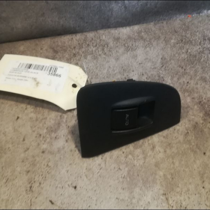 Commande lève-glace porte avant droite occasion TOYOTA AVENSIS I Phase 2 09-2000->05-2003 2.0 D-4D 8481005050 1