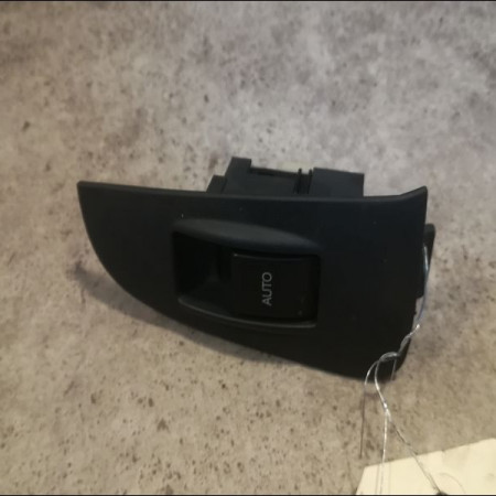 Commande leve-glace porte arrière droite occasion TOYOTA AVENSIS I Phase 2 09-2000->05-2003 2.0 D-4D 8481005050