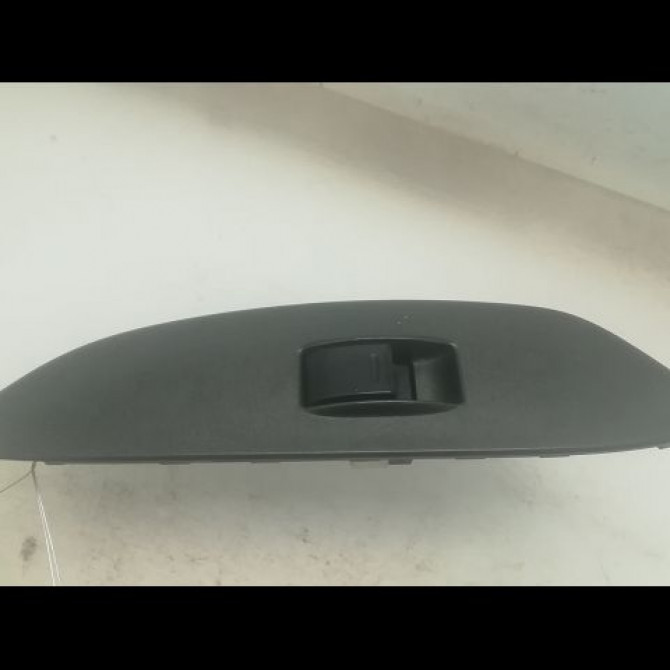 Commande lève-glace porte avant droite occasion TOYOTA YARIS I Phase 1 04-1999->03-2003 1.3 1