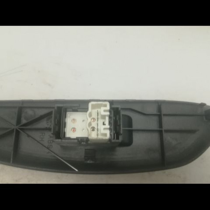 Commande lève-glace porte avant droite occasion TOYOTA YARIS I Phase 1 04-1999->03-2003 1.3 2