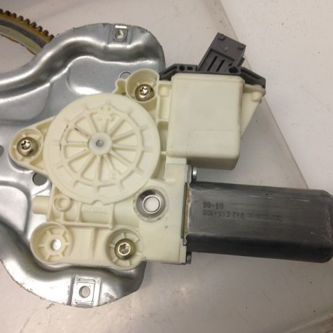 Mecanisme + moteur lève-glace avant droit occasion TOYOTA AVENSIS II phase 1 05-2003->08-2006 6981005050 2