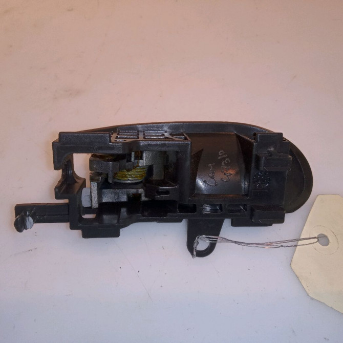 Poignee int porte avg occasion TOYOTA YARIS I Phase 1 04-1999->03-2003 692060D030B2 2