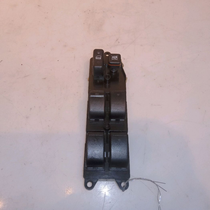 Commande lève-glace porte avant gauche occasion TOYOTA AVENSIS II phase 1 05-2003->08-2006 115 D-4D 8482005100 1