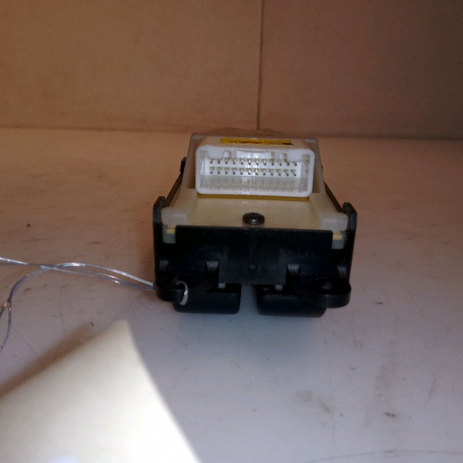 Commande lève-glace porte avant gauche occasion TOYOTA AVENSIS II phase 1 05-2003->08-2006 115 D-4D 8482005100 2