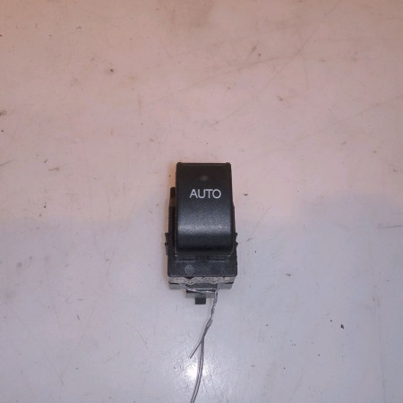 Commande leve-glace porte arrière gauche occasion TOYOTA AVENSIS II phase 1 05-2003->08-2006 115 D-4D 8481005050