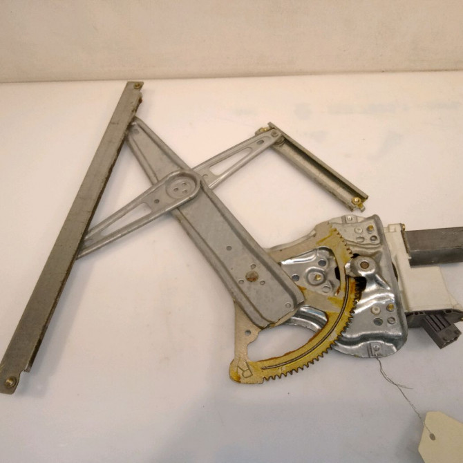 Mecanisme + moteur lève-glace avant droit occasion TOYOTA AVENSIS II phase 1 05-2003->08-2006 115 D-4D 6981005050 1