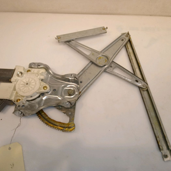 Mecanisme + moteur lève-glace avant droit occasion TOYOTA AVENSIS II phase 1 05-2003->08-2006 115 D-4D 6981005050 2