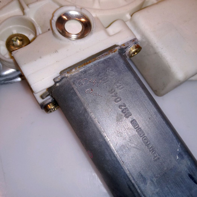 Mecanisme+moteur leve-glace arg occasion TOYOTA AVENSIS II phase 1 05-2003->08-2006 115 D-4D 6984005100 3