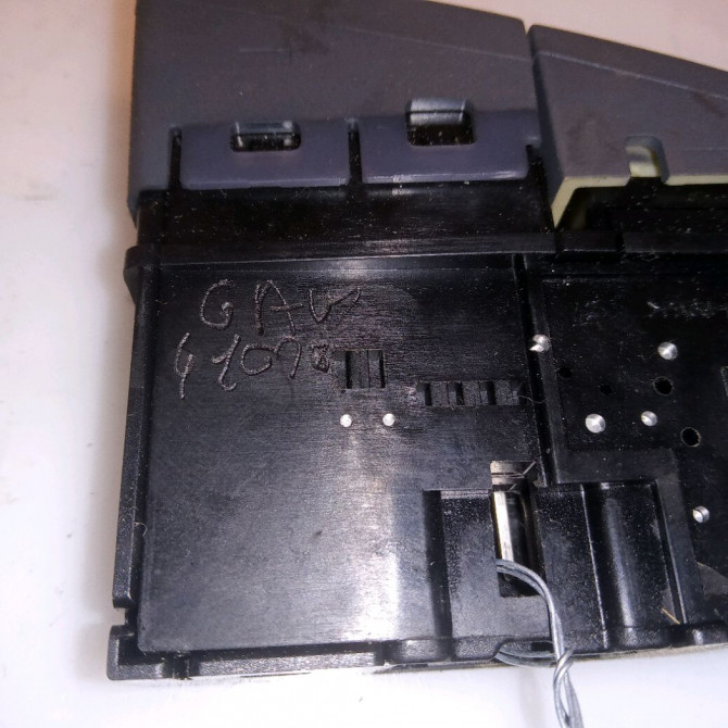 Bouton de warning occasion SUZUKI SX4 I Phase 1 04-2006->03-2014 1.6 DDIS 90ch 3743055L01P4Z 3