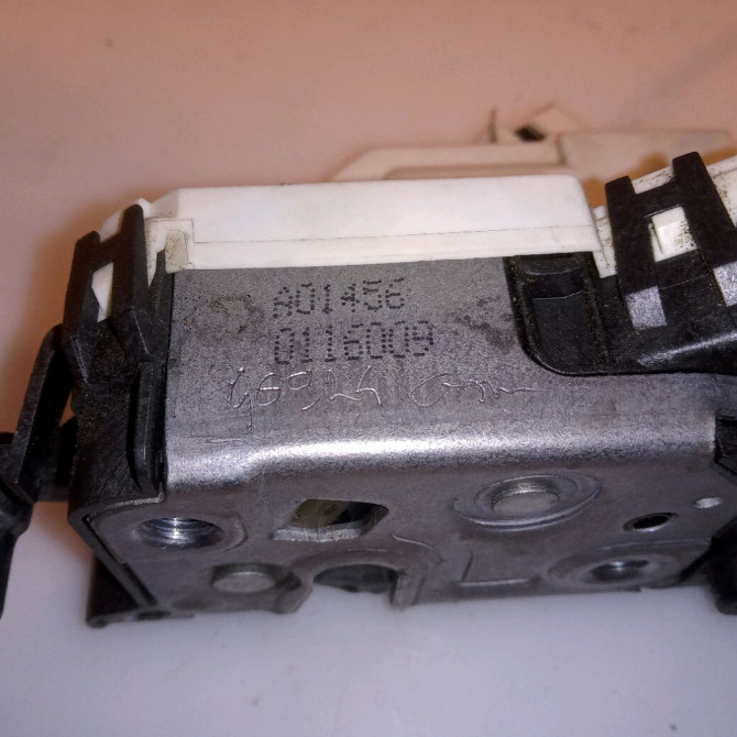 Serrure porte avd occasion PEUGEOT 308 I Phase 1 09-2007->03-2011 1.6 HDI 16v 110ch 9800615880 3