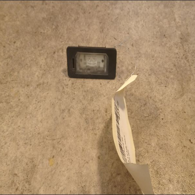 Eclaireur plaque de police g occasion B.M.W. SERIE 3 V Phase 2 09-2008->12-2011 318i 143ch 63267193293 1