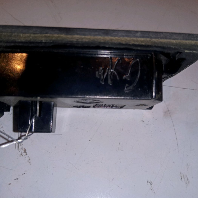 Eclaireur plaque de police d occasion B.M.W. SERIE 3 V Phase 2 09-2008->12-2011 318d 63267193293 3