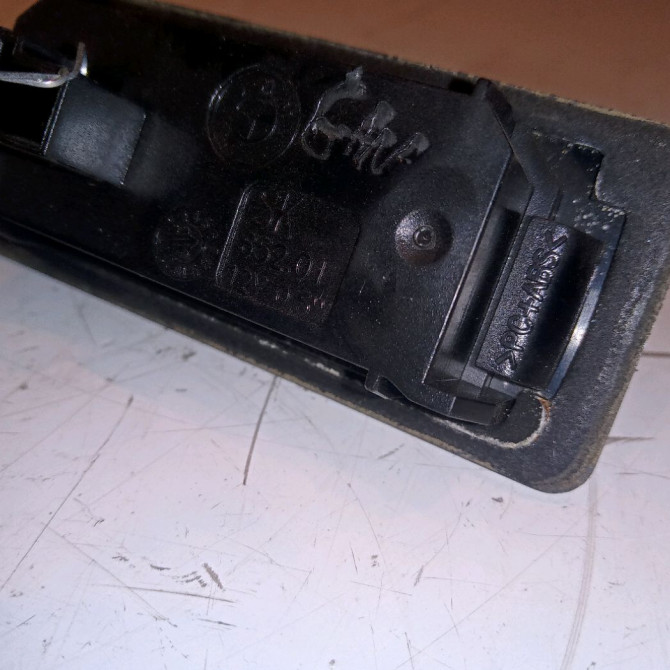 Eclaireur plaque de police g occasion B.M.W. SERIE 3 V Phase 2 09-2008->12-2011 318d 63267193293 3