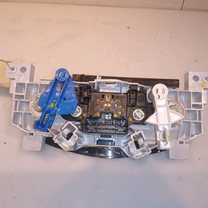 Commande de chauffage occasion DACIA SANDERO I Phase 1 06-2008->10-2012 1.2i 75ch 275103736R 2